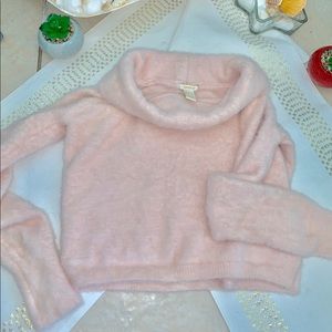 Forever 21 fuzzy baby pink sweater w/ turtle neck